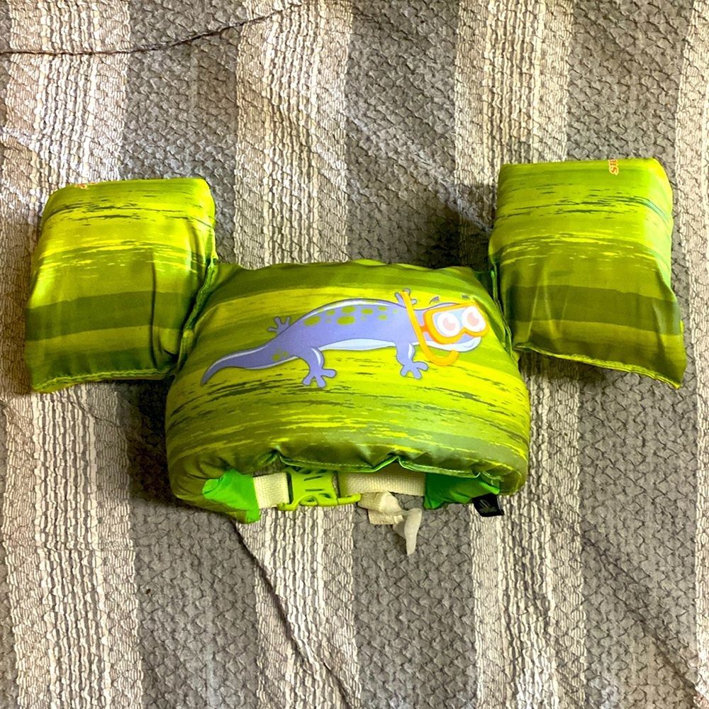 Coleman puddle jumper life vest jacket